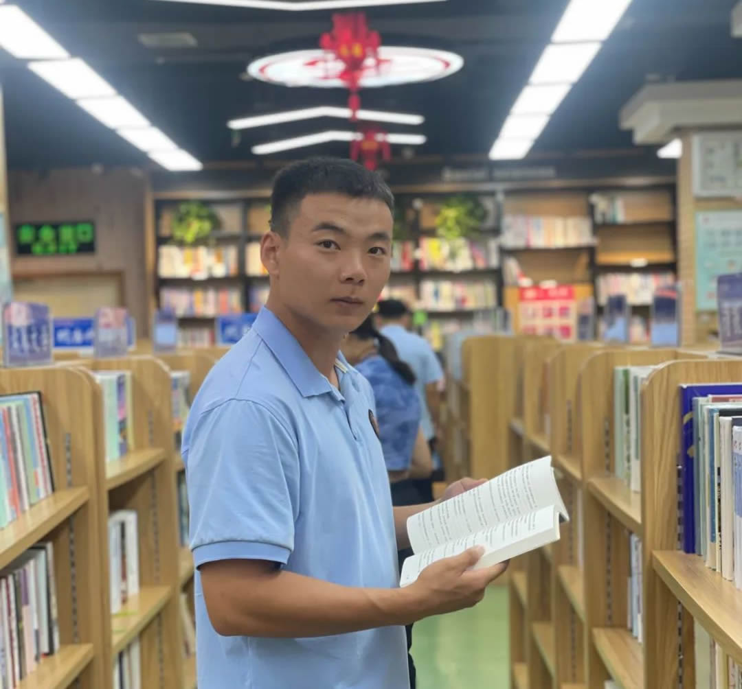 董港龙